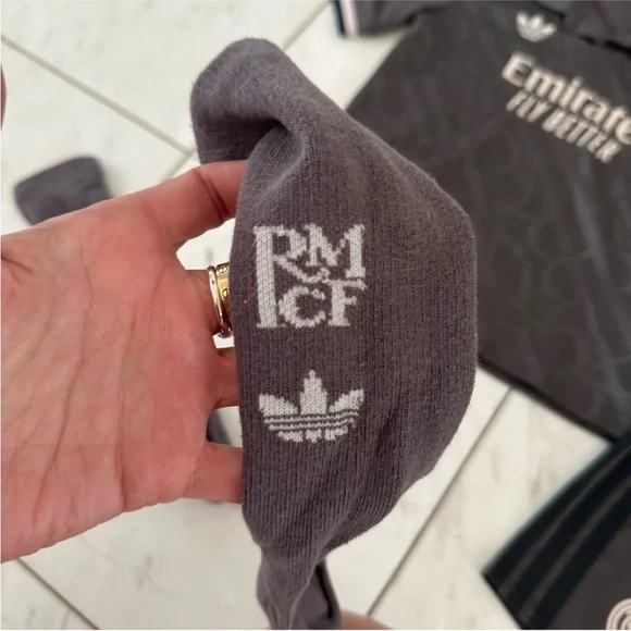 Adidas Kids Gray and White Soccer Set, Size 6 - Picture 7 of 14